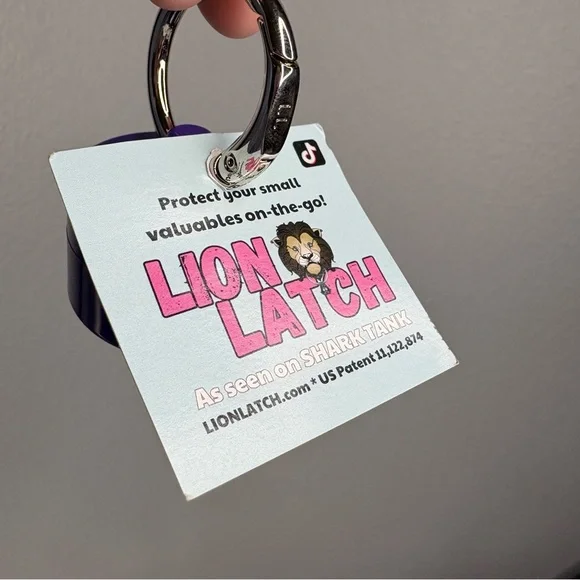 NWT Lion Latch Travel Jewelry Ring Case - Picture 2 of 4